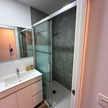 Beautiful New In The Center Apartment *